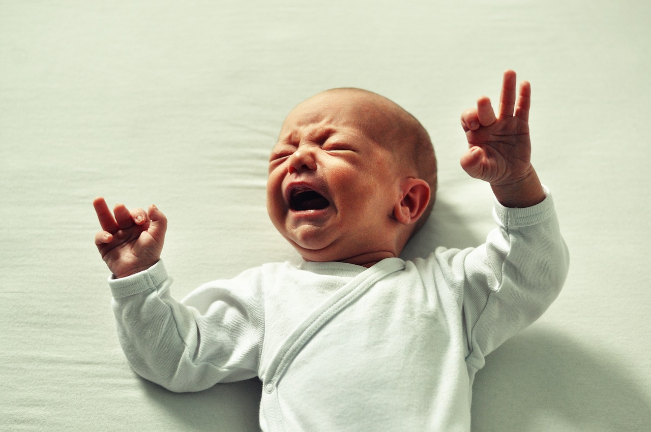 Purpurowy płacz (purple crying): co to jest i dlaczego niemowlak ciągle płacze "bez powodu"?