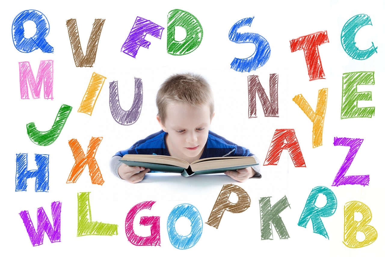 Nauka literek przez zabawę: jakie gry utrwalają litery i wspomagają uczenie się?