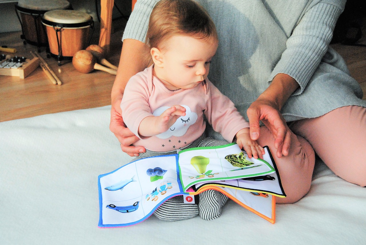 Od kiedy czytać dziecku, kiedy zacząć i jakie książki wybierać na początek?