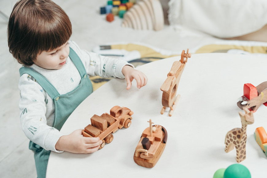 Przewaga zabawek drewnianych nad plastikowymi-  dlaczego warto kupić zabawki z drewna?