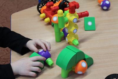 Zabawki magnetyczne: klocki i układanki dla dzieci - propozycje dla 2 - 3 latka