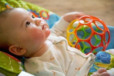 Leżaczek bujaczek dla noworodka: opinie, od kiedy używać i jaki wybrać? Ranking 2023