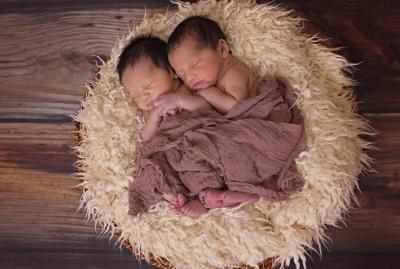 Wyprawka dla bliźniaków: ile kosztuje i na co się przygotować w przypadku bliźniąt?