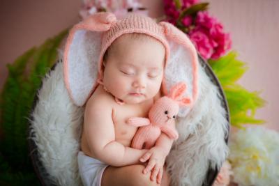 Wyprawka dla noworodka zimą i jesienią: Ciuszki dla noworodka oraz inne rzeczy dla niemowlaka