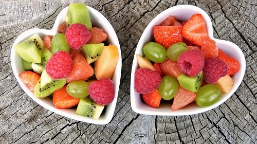 Jakie owoce można jeść karmiąc piersią? Jagody, winogrona, kiwi? Przegląd żywności dla matki karmiącej
